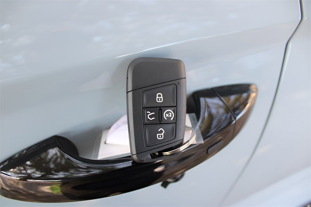 Used 2025 Volkswagen Taos SE image 35