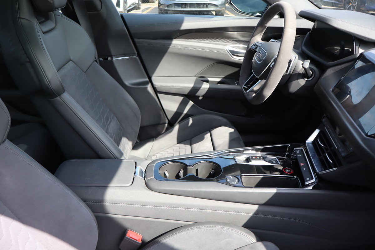 Used 2022 Audi e-tron GT Premium Plus w/ Performance Package image 13