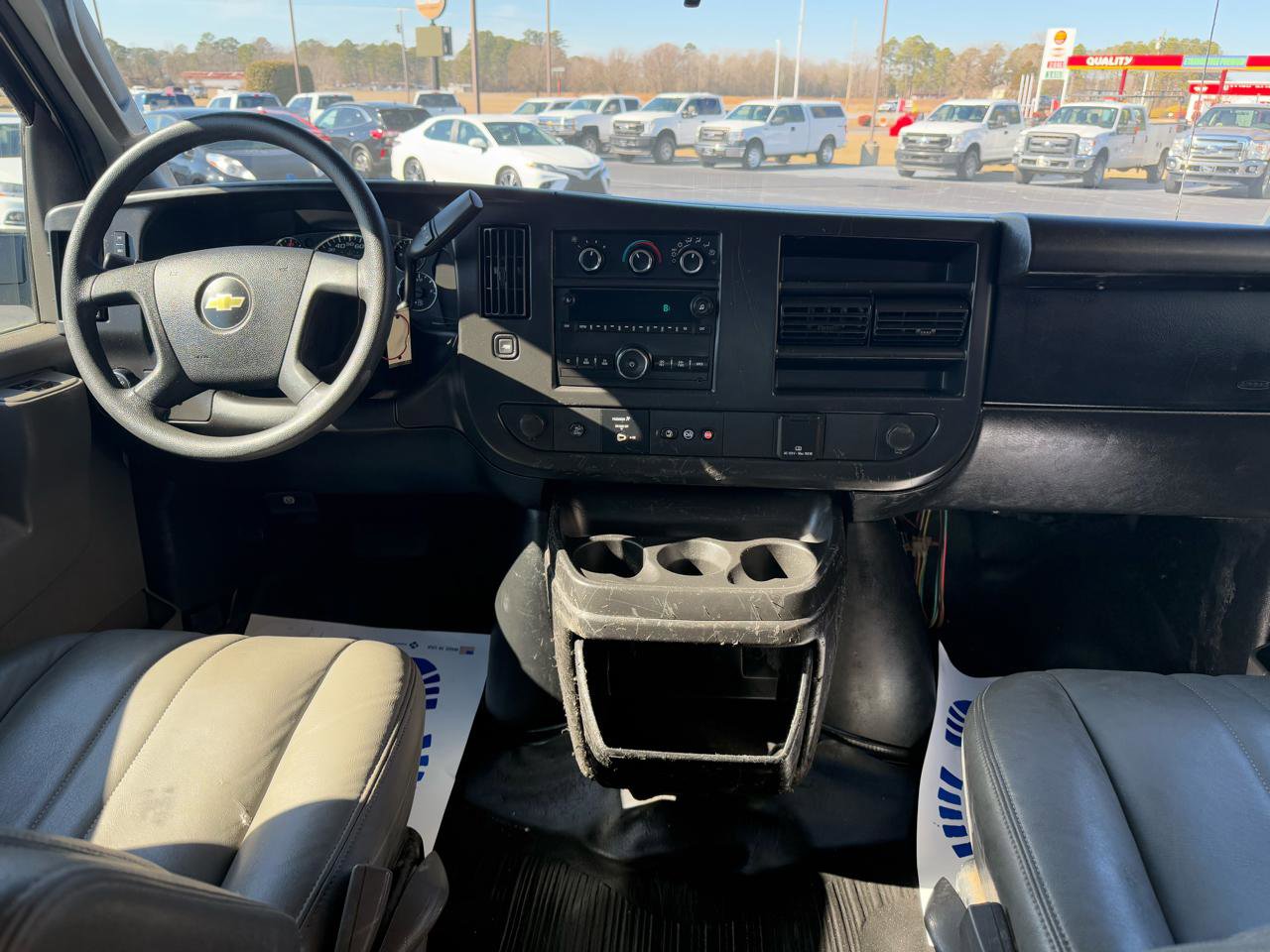 Used 2017 Chevrolet Express 2500 Extended RWD image 15