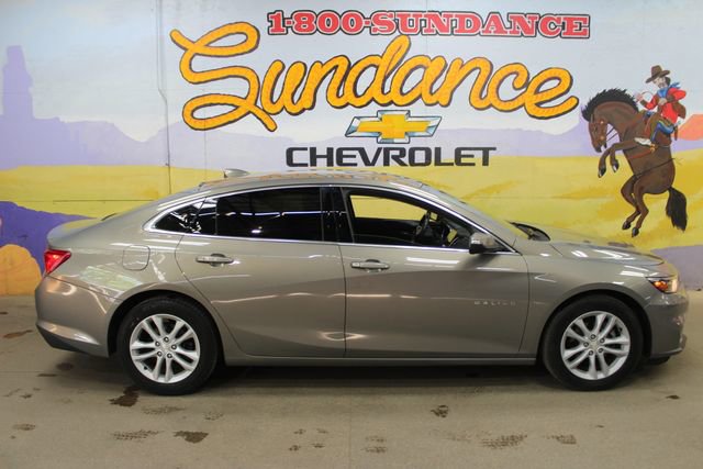 Used 2018 Chevrolet Malibu LT FWD image 1