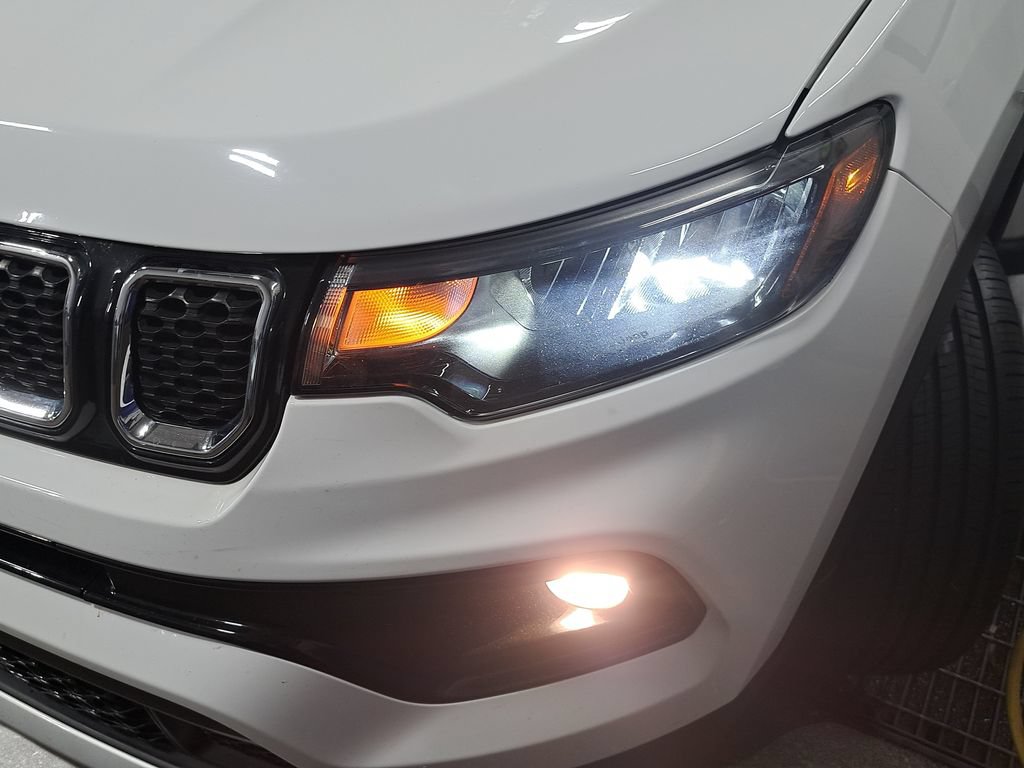 Certified 2023 Jeep Compass Limited AWD/4WD image 31