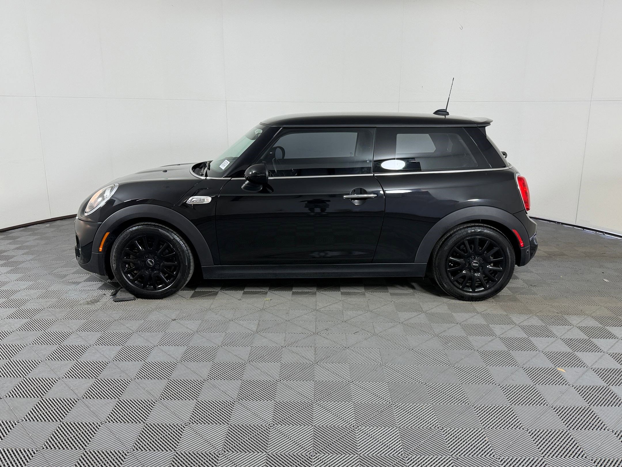 Used 2019 MINI Cooper S FWD image 2