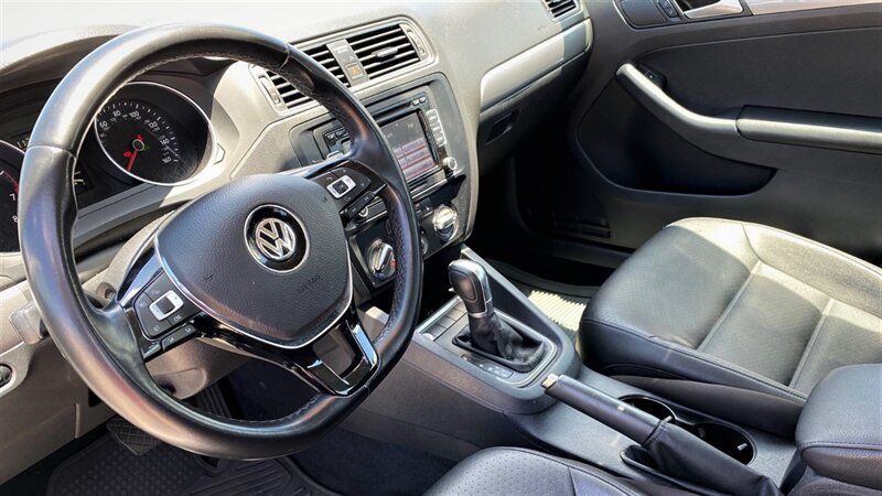 Used 2015 Volkswagen Jetta SE FWD image 9