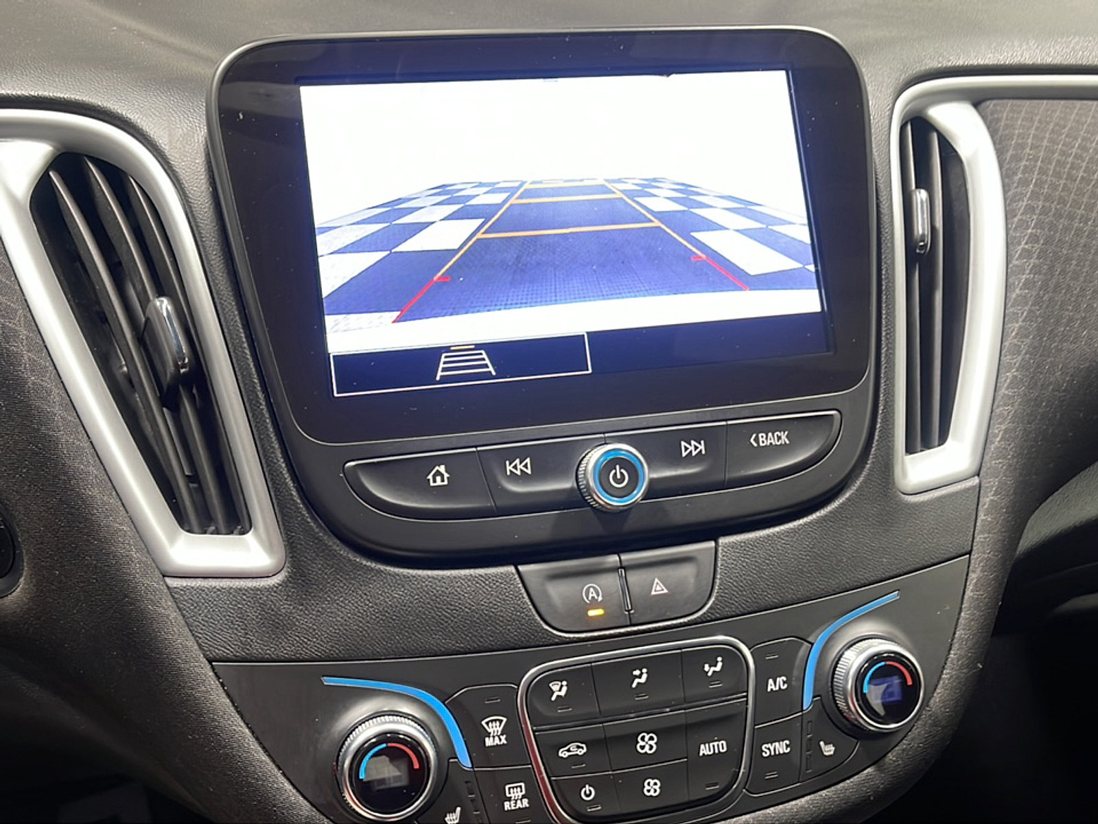 Used 2024 Chevrolet Malibu LT FWD image 9