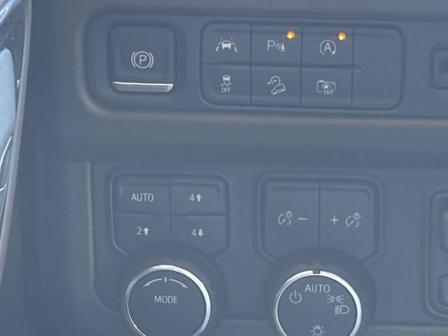 Used 2024 Chevrolet Suburban Z71 w/ Luxury Package AWD/4WD image 32