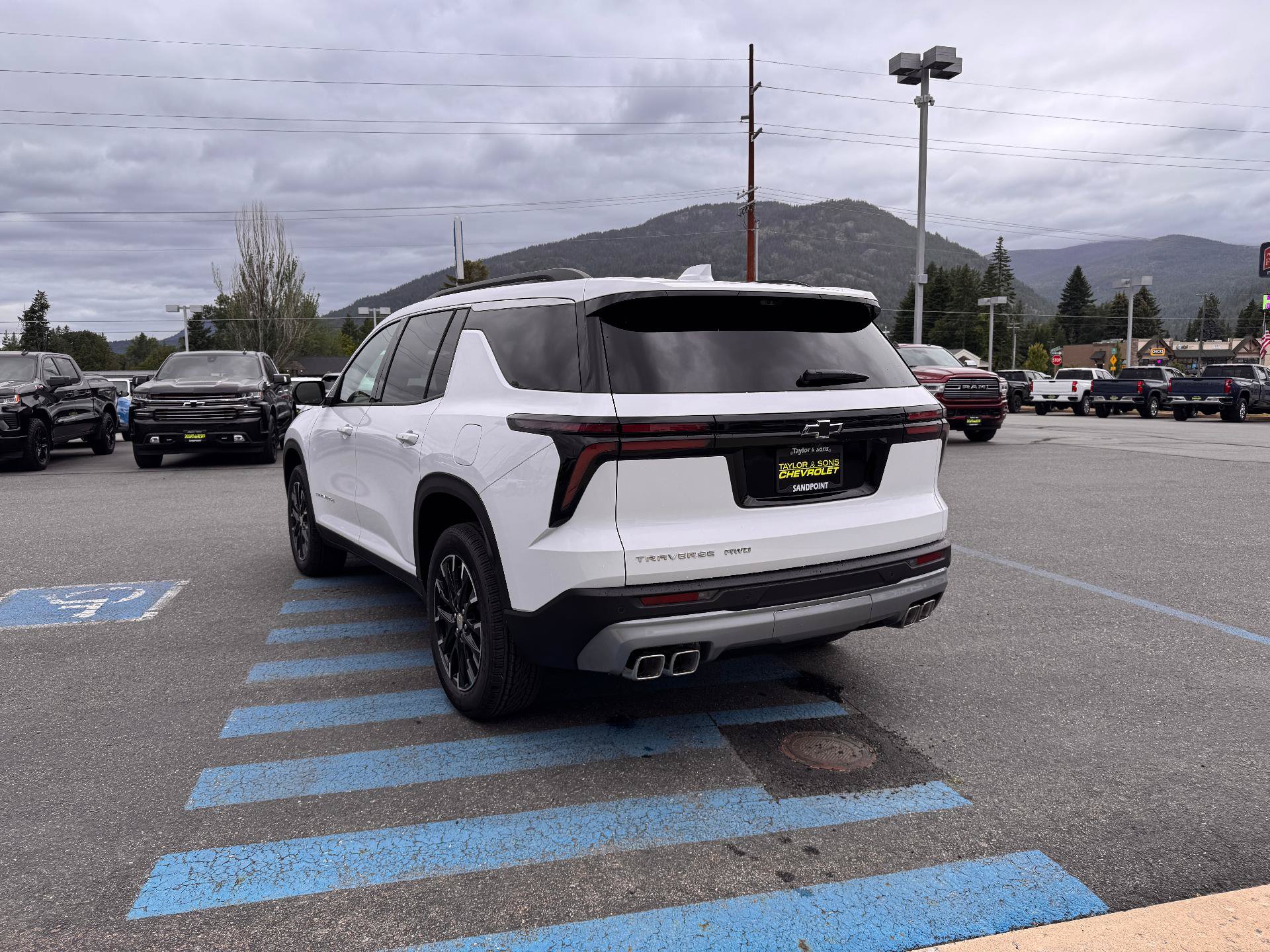 New 2026 Chevrolet Traverse LT w/ Sun and Wheel Package AWD/4WD image 5