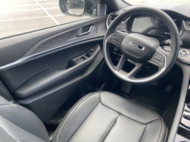 New 2025 Jeep Grand Cherokee Limited w/ Black Appearance Package image 33