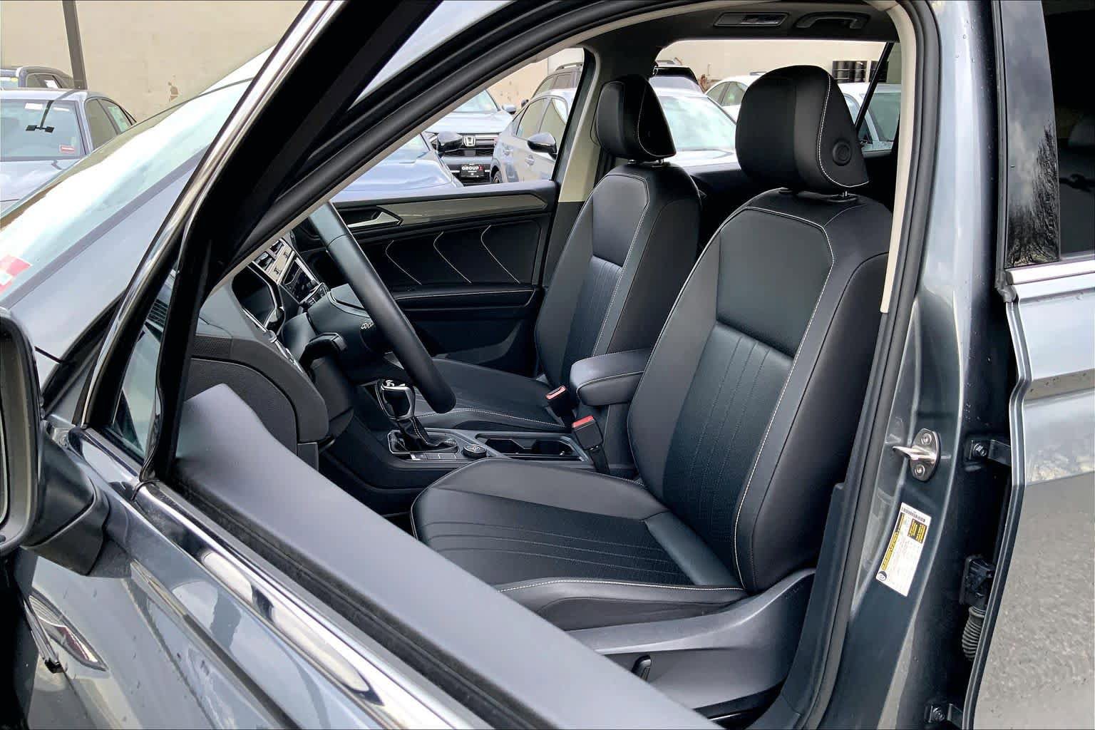 Used 2024 Volkswagen Tiguan SE AWD/4WD image 9