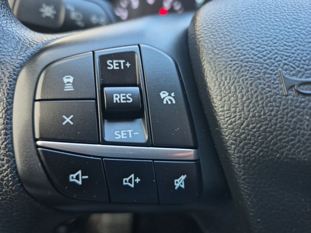 Used 2020 Ford Escape SE image 17