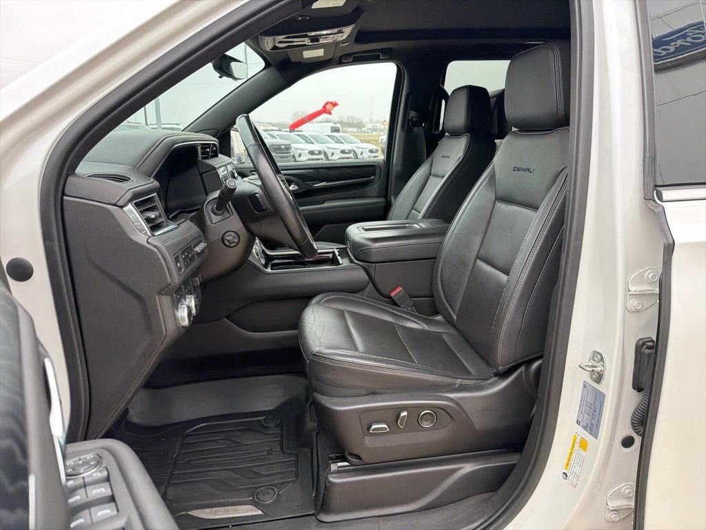 Used 2021 GMC Yukon Denali w/ Denali Ultimate Package image 12