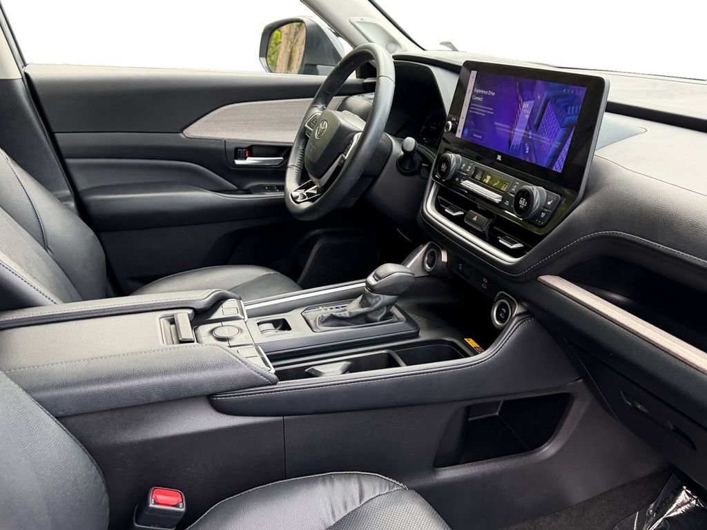 Used 2024 Toyota Grand Highlander AWD image 6