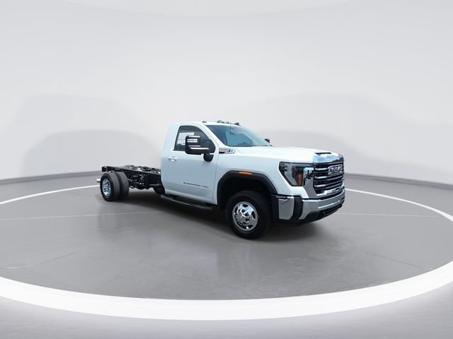 New 2026 GMC Sierra 3500 SLE RWD image 2