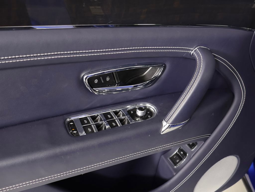Used 2019 Bentley Bentayga image 30