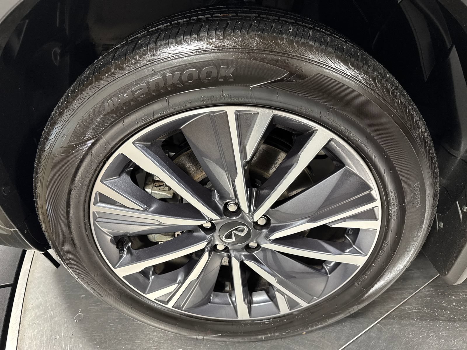 Certified 2026 INFINITI QX60 Luxe w/ Family Package AWD/4WD image 2