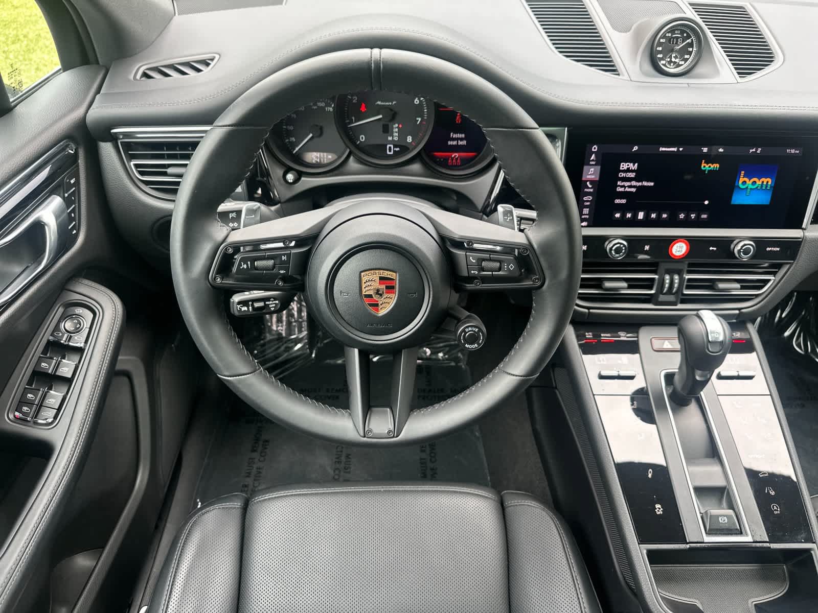 Certified 2026 Porsche Macan AWD/4WD image 15