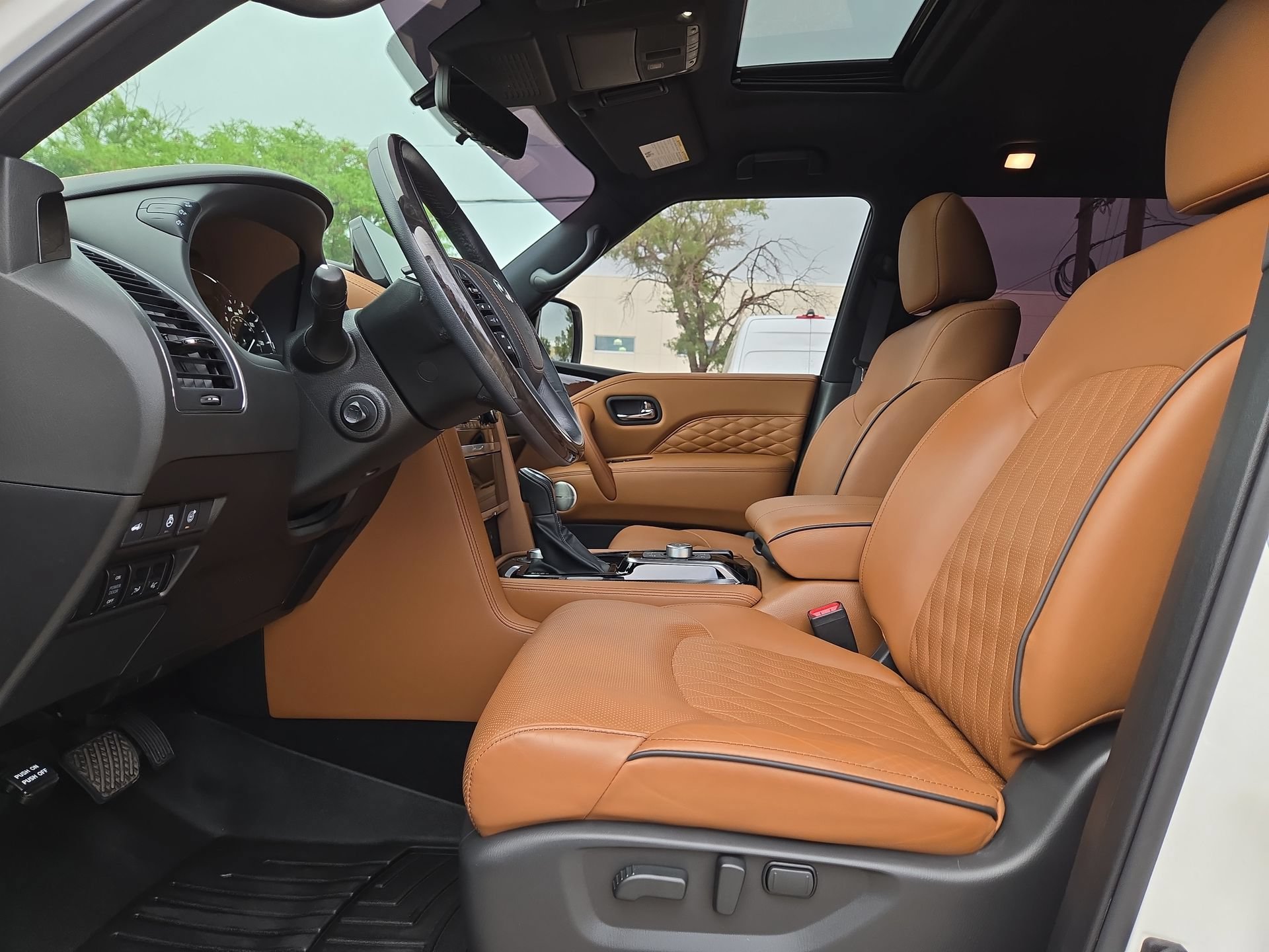 Used 2024 INFINITI QX80 Sensory w/ Cargo Package AWD/4WD image 16