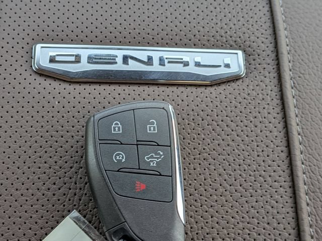 New 2026 GMC Sierra 2500 Denali w/ Denali Reserve Package AWD/4WD image 32