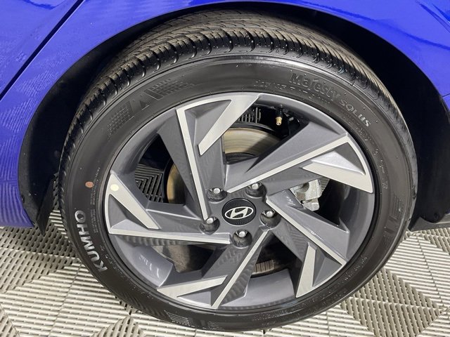 Used 2025 Hyundai Elantra SEL image 9