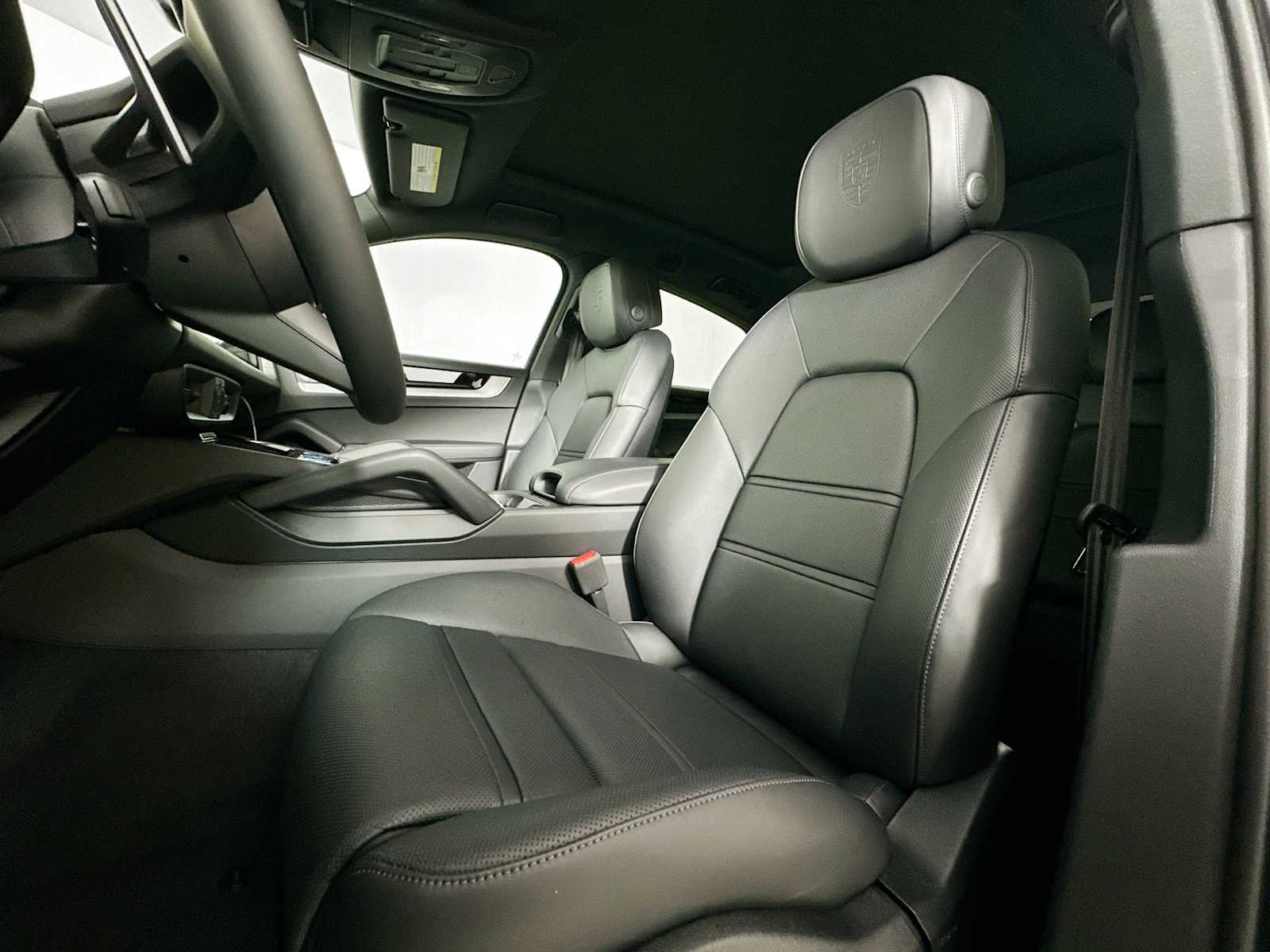 New 2025 Porsche Cayenne Coupe image 5