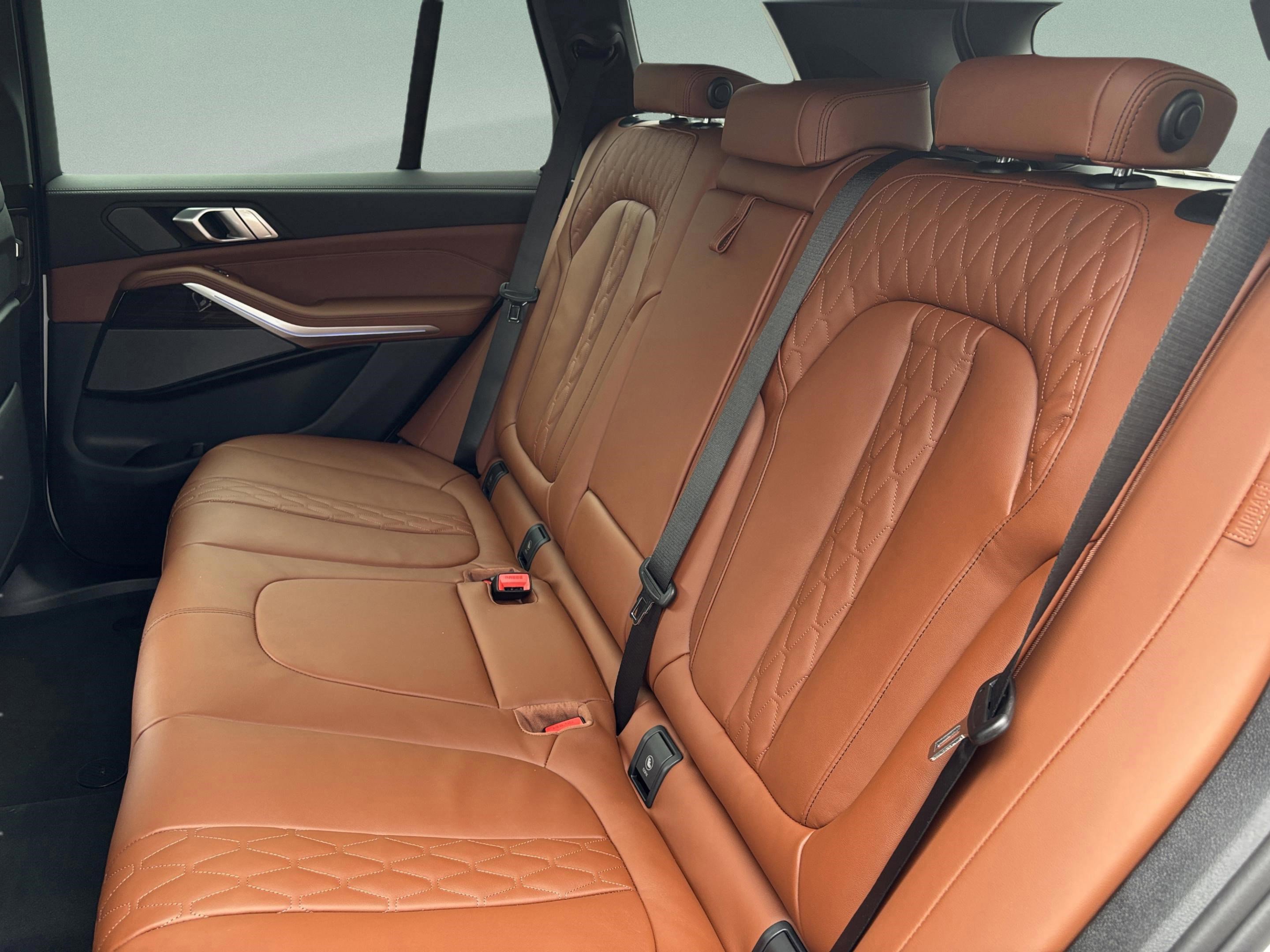 Used 2026 BMW X5 xDrive50e w/ M Sport Package image 33