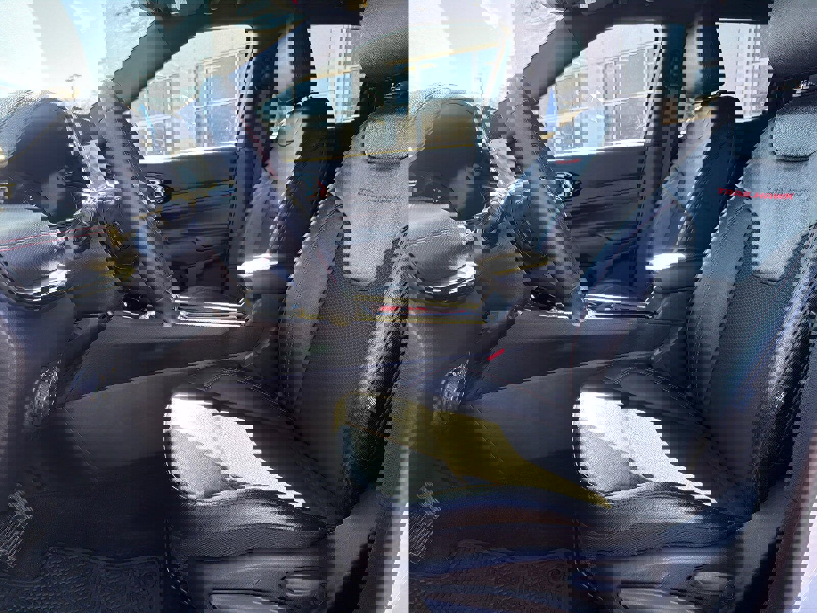 Used 2025 Jeep Compass Trailhawk image 17