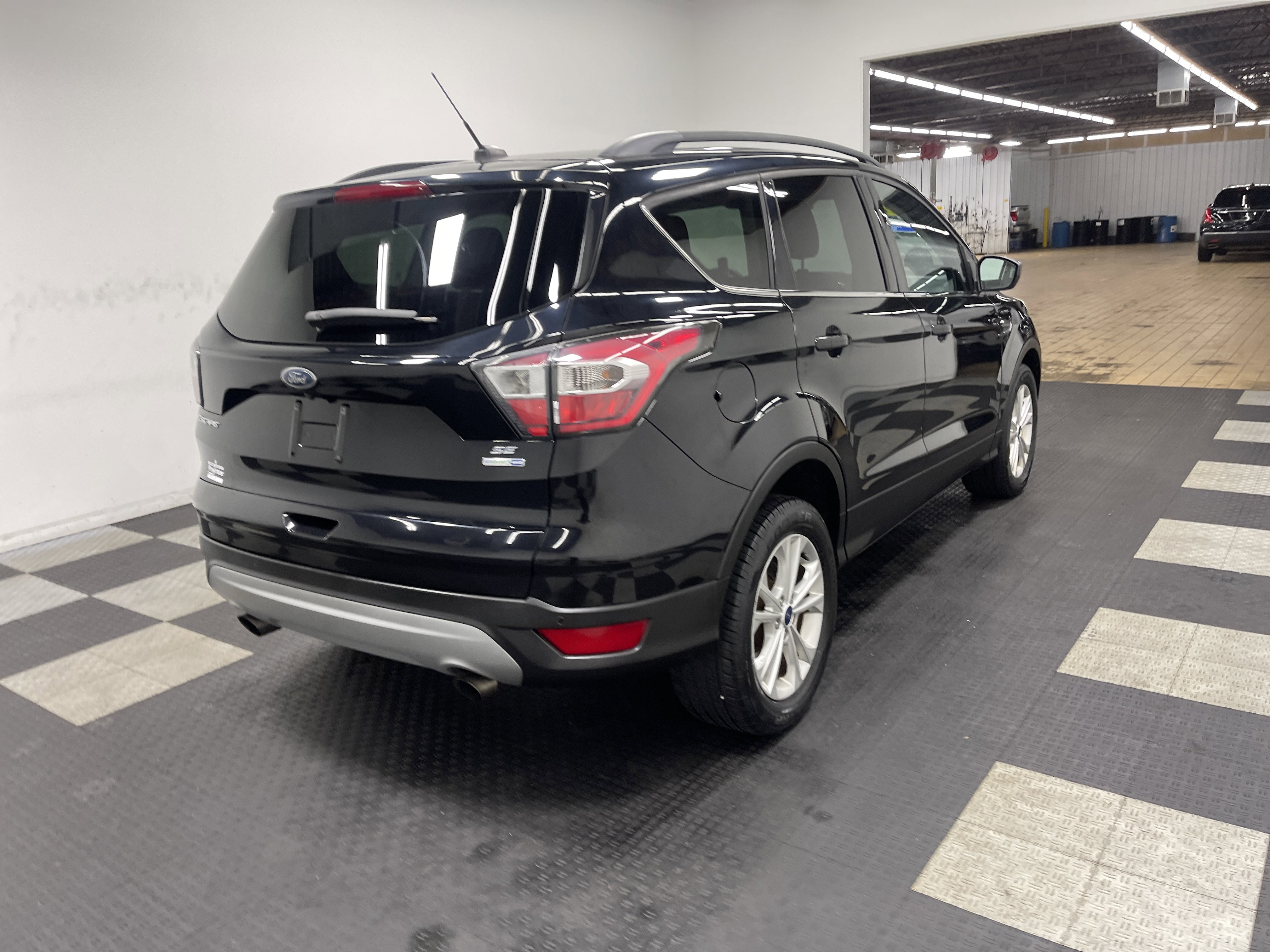 Used 2017 Ford Escape SE w/ Equipment Group 201A AWD/4WD image 5