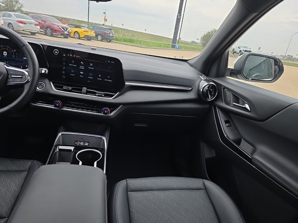 Used 2025 Chevrolet Equinox LT w/ Convenience Package II image 13