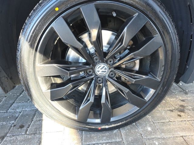 Used 2020 Volkswagen Tiguan SE R-Line image 7