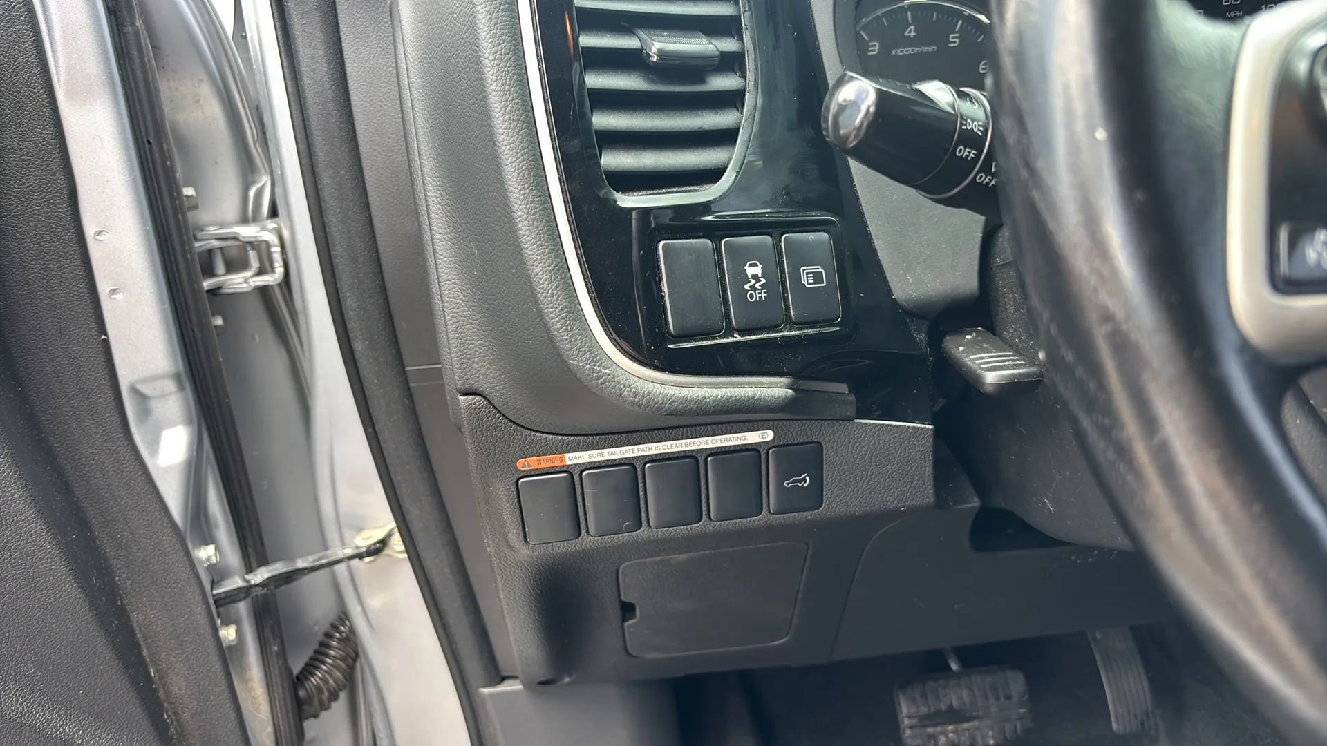 Used 2014 Mitsubishi Outlander SE FWD image 16