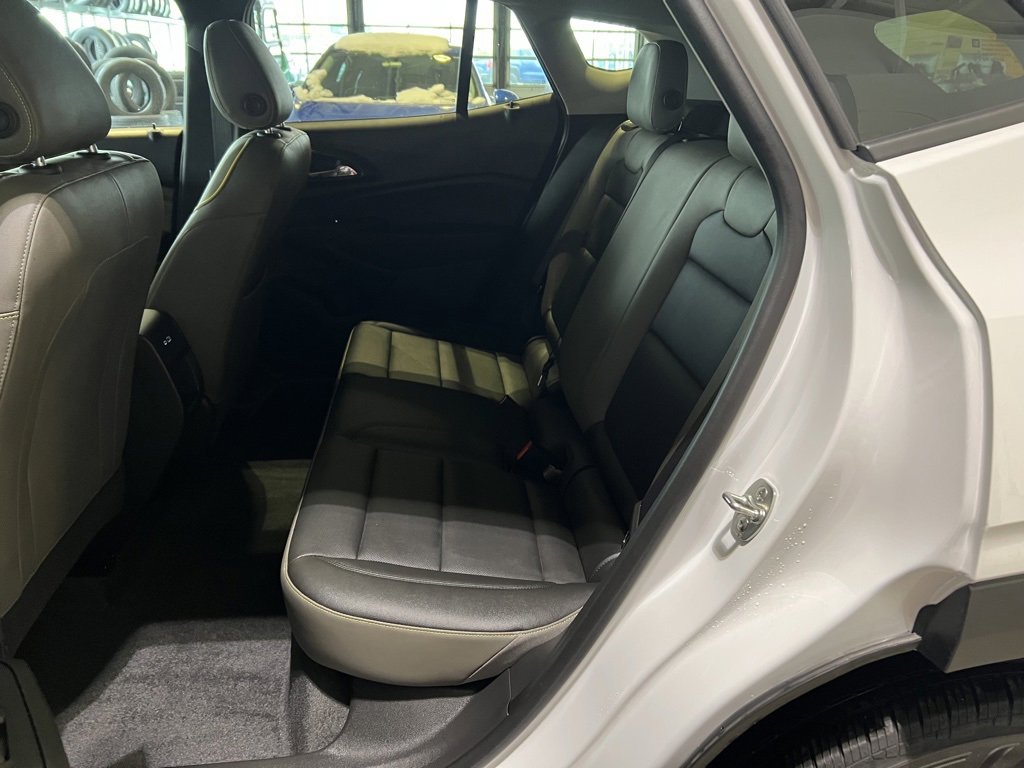 Used 2025 Chevrolet Trax ACTIV w/ Sunroof Package image 16