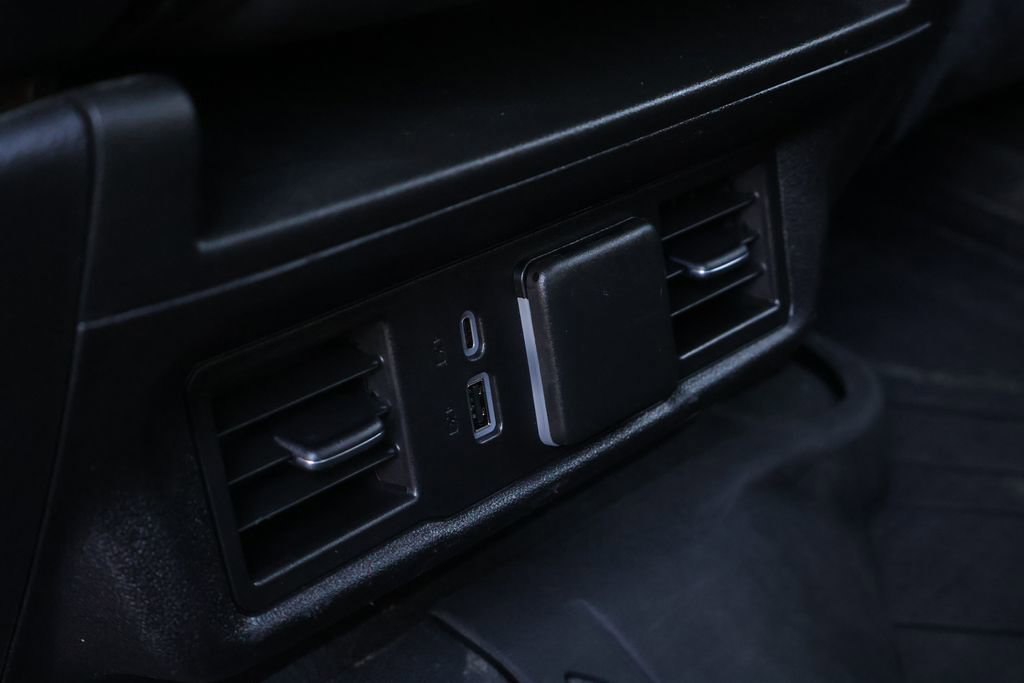 Used 2024 Chevrolet Silverado 2500 LT w/ Convenience Package image 43