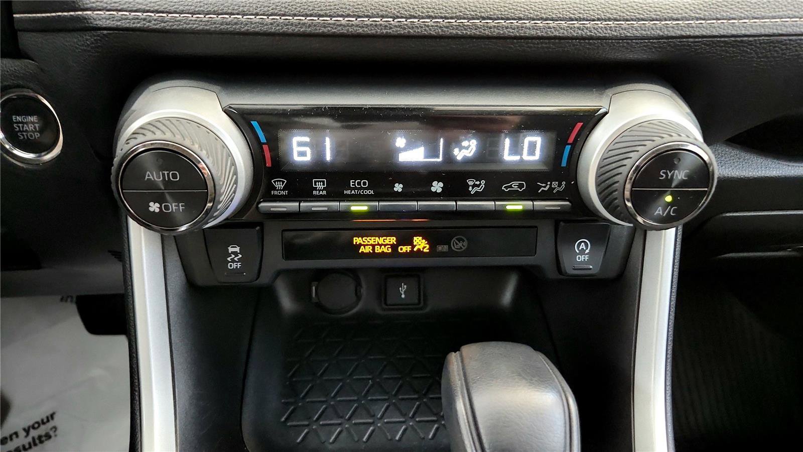 Used 2022 Toyota RAV4 XLE AWD/4WD image 30