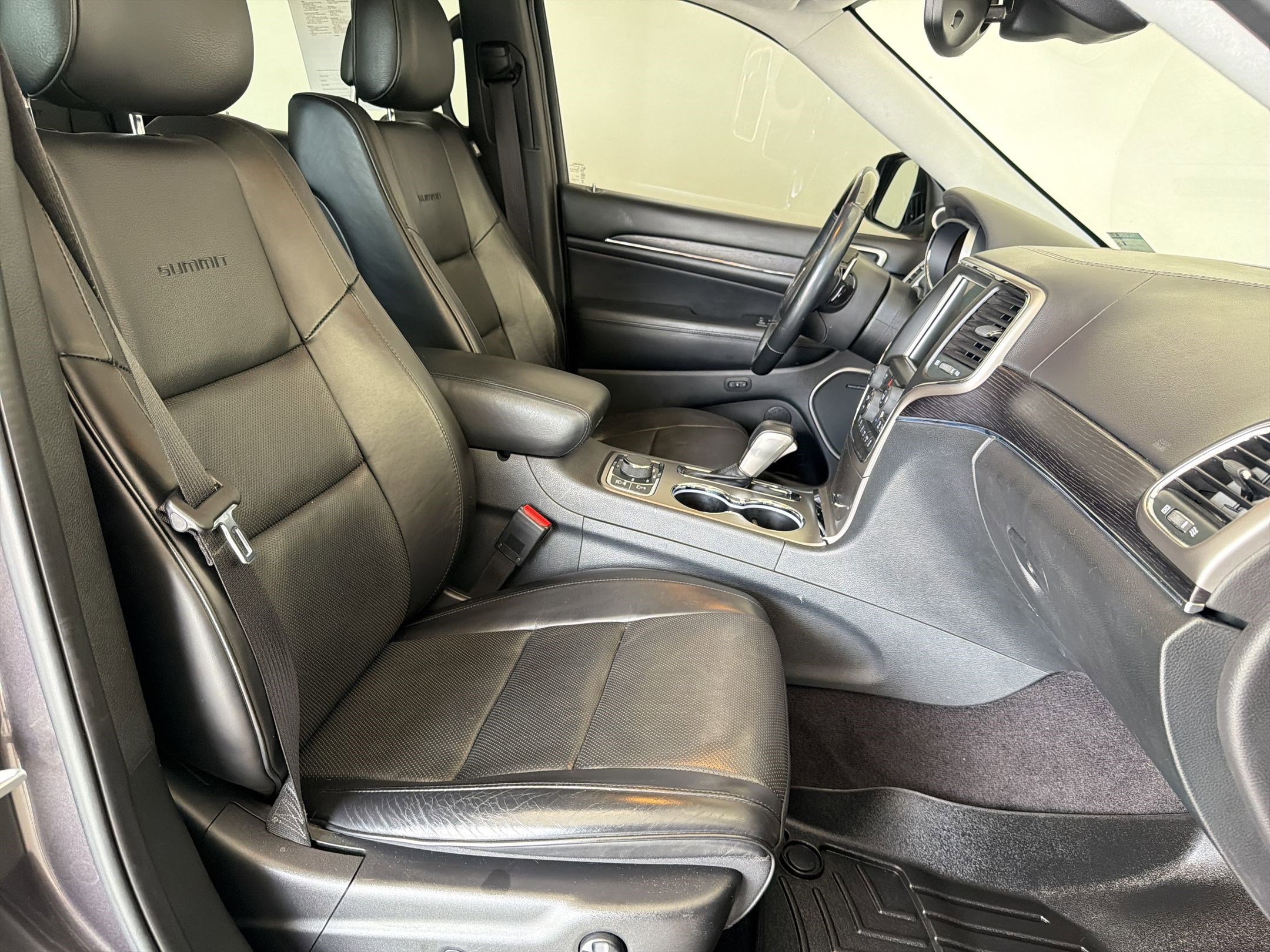 Used 2017 Jeep Grand Cherokee Summit w/ Platinum Series Group AWD/4WD image 31