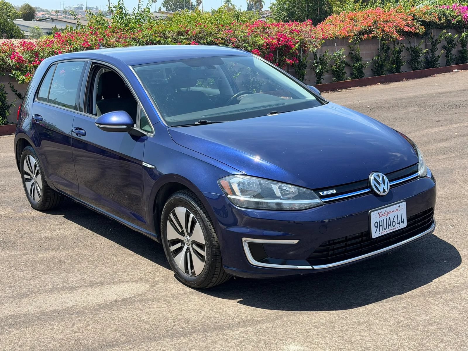 Used 2017 Volkswagen e-Golf SE FWD image 3