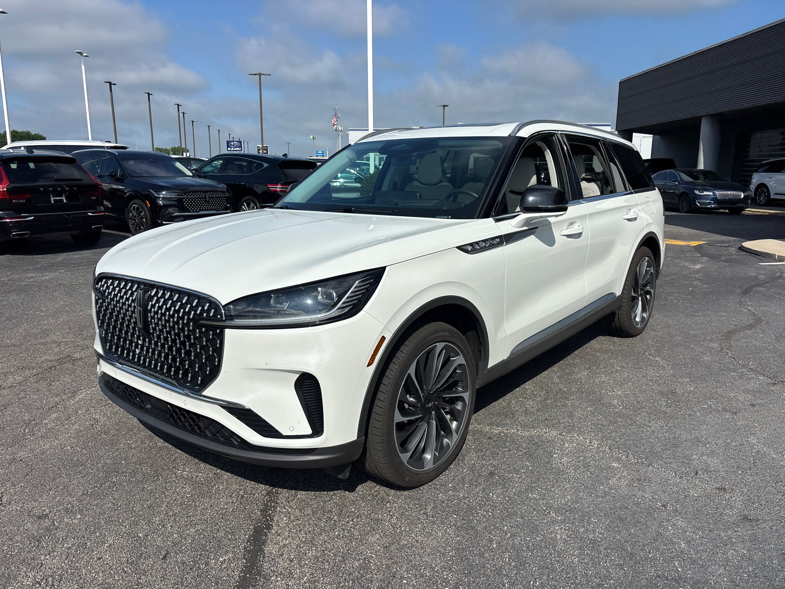 New 2026 Lincoln Aviator Reserve AWD/4WD image 3