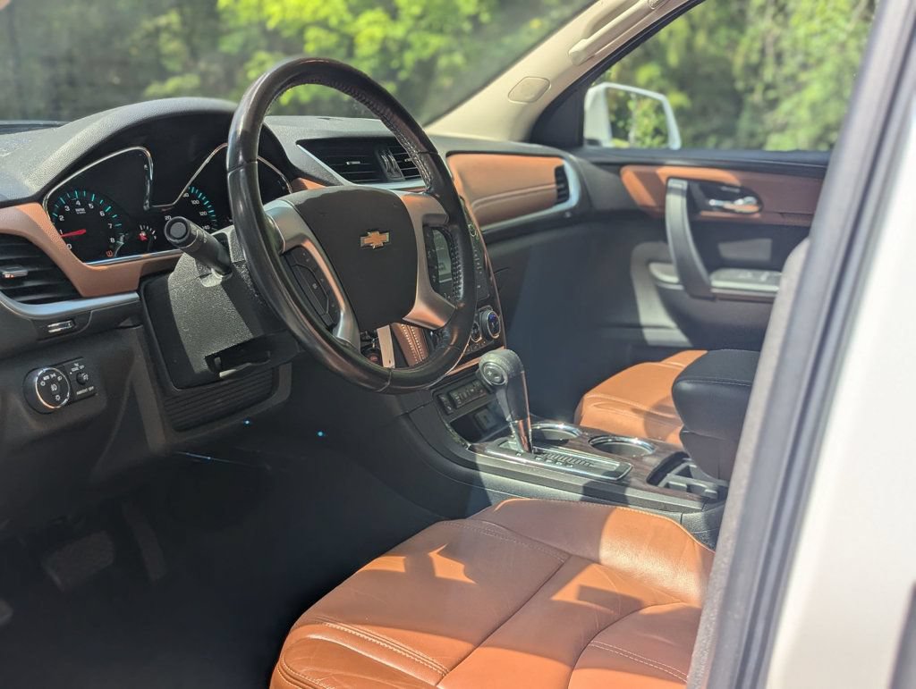 Used 2017 Chevrolet Traverse LT AWD/4WD image 16