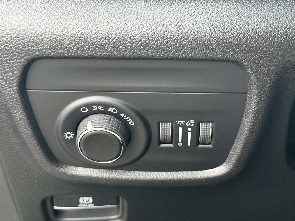 New 2027 Jeep Grand Cherokee Altitude AWD/4WD image 31