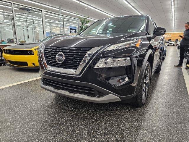 Used 2021 Nissan Rogue SV FWD image 2