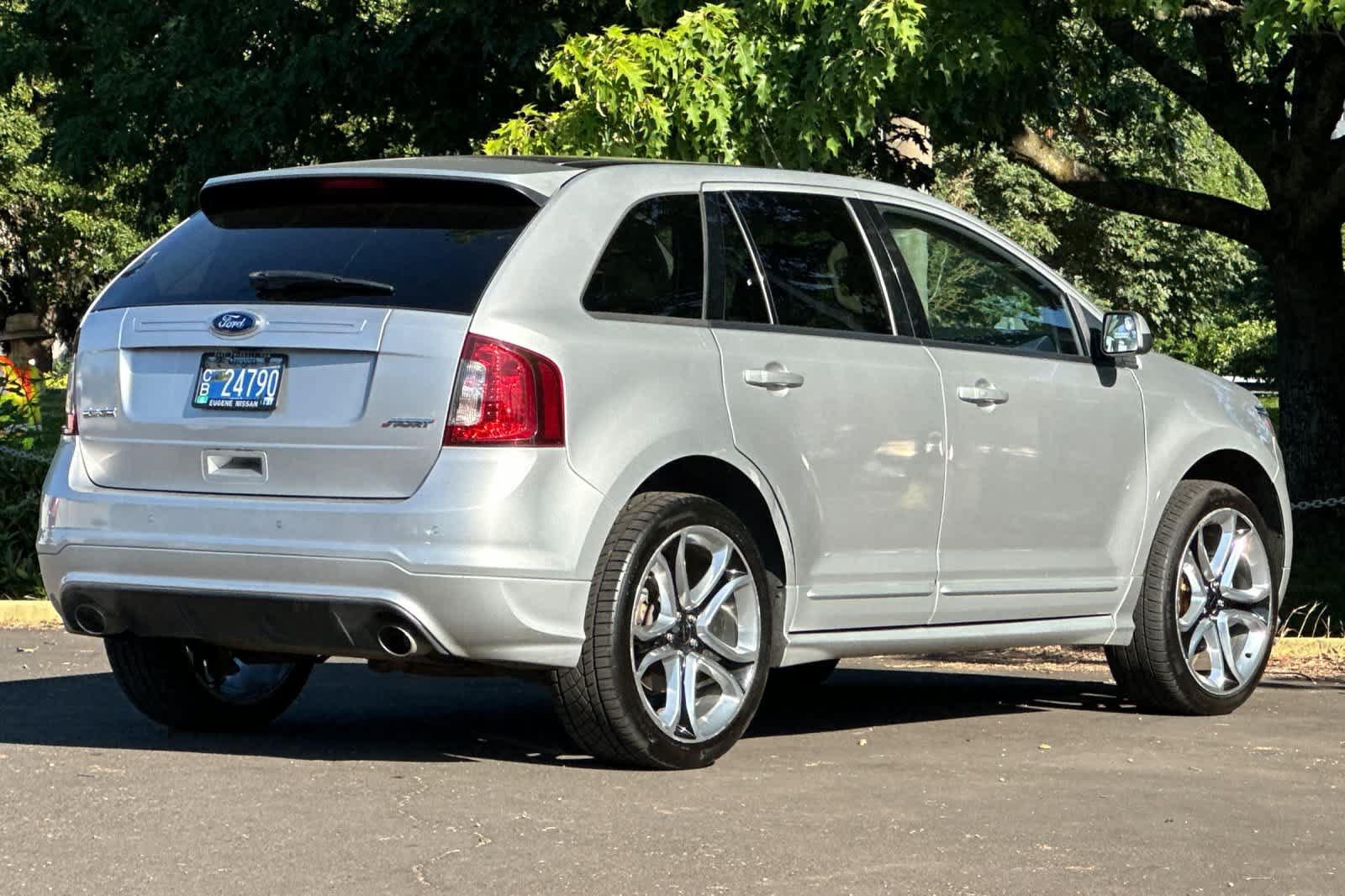 Used 2013 Ford Edge Sport w/ Driver Entry Pkg FWD image 2