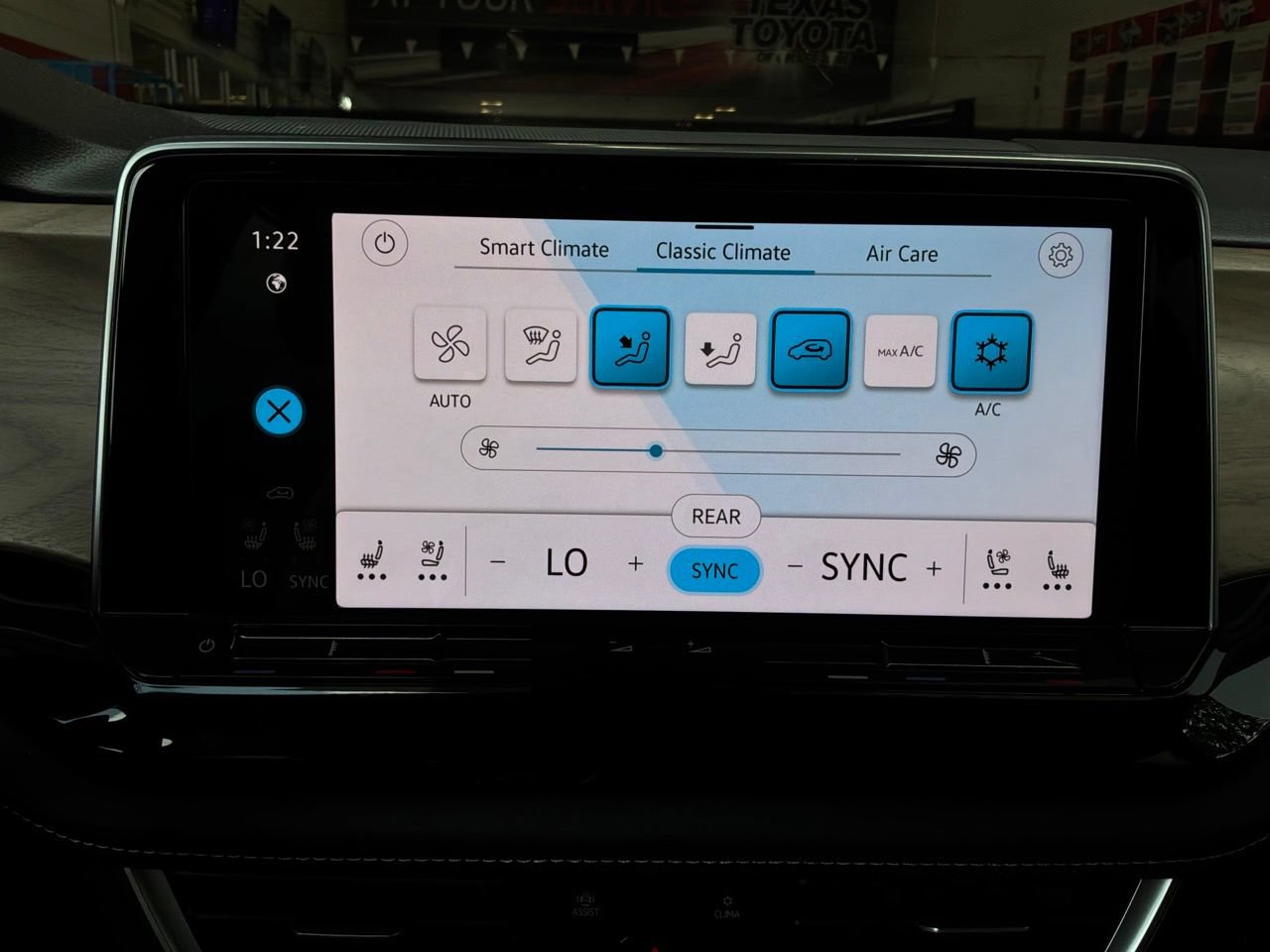 Used 2026 Volkswagen Atlas SE AWD/4WD image 32