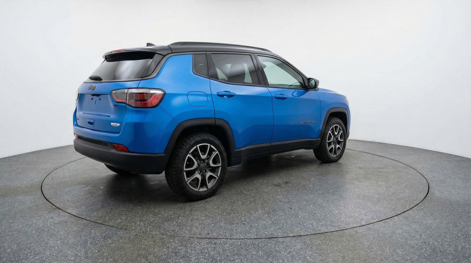 Used 2025 Jeep Compass Trailhawk image 9