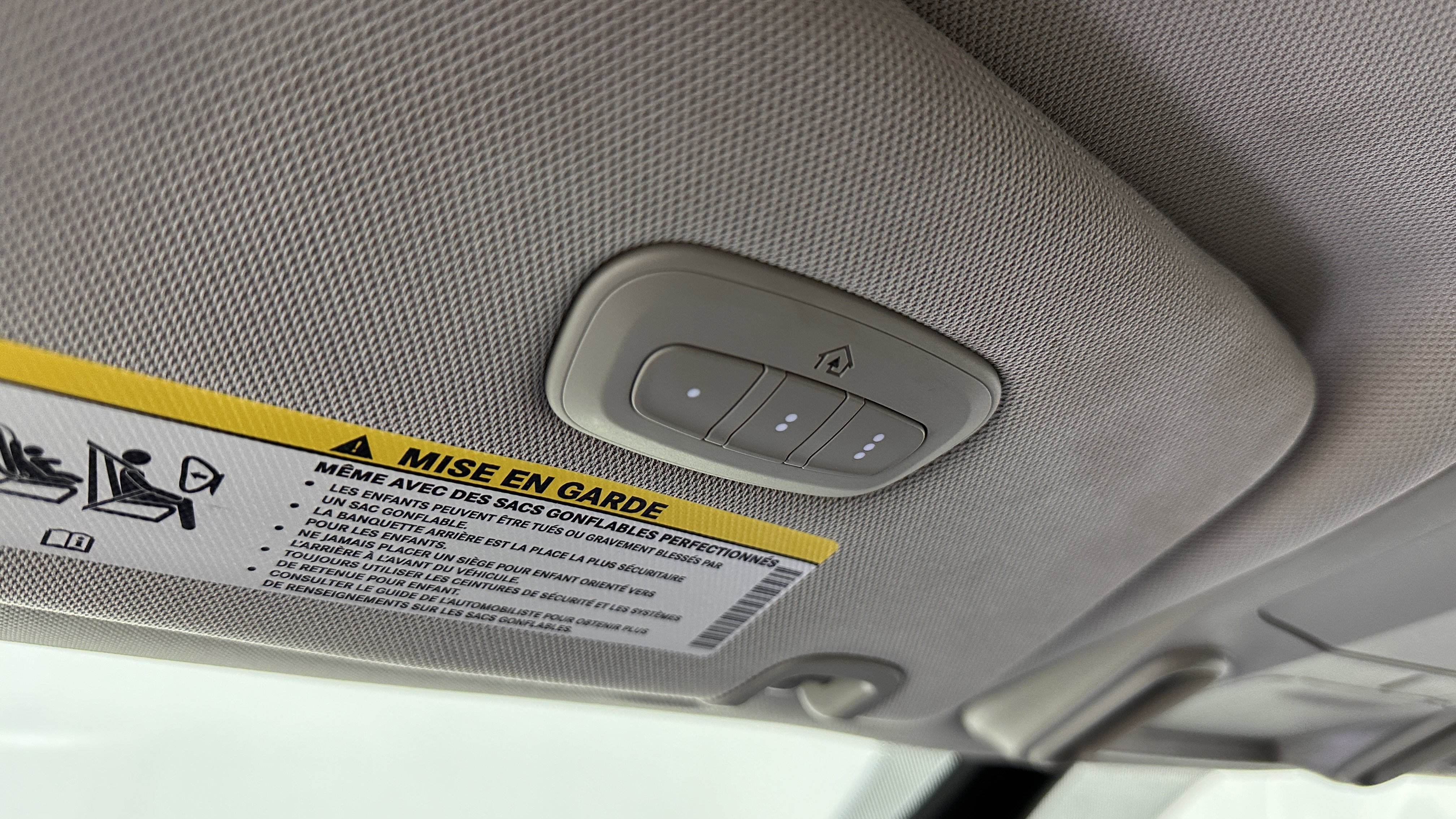 Used 2023 Chrysler Pacifica Limited image 26