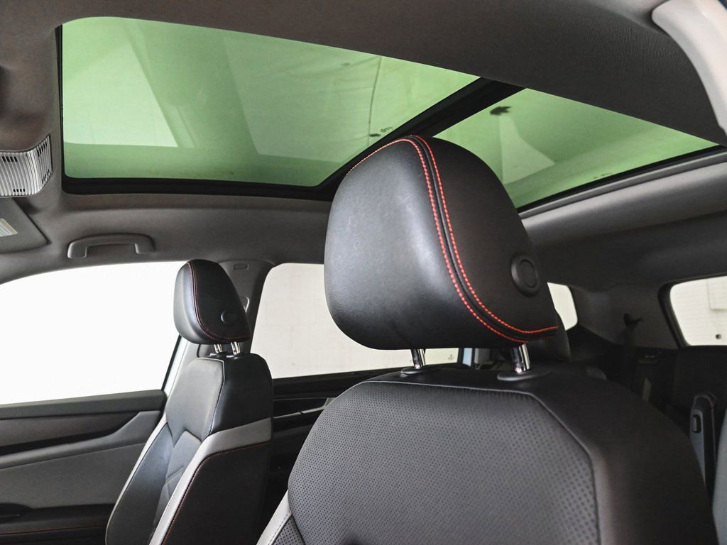 Used 2025 Volkswagen Atlas Peak Edition SE AWD/4WD image 34