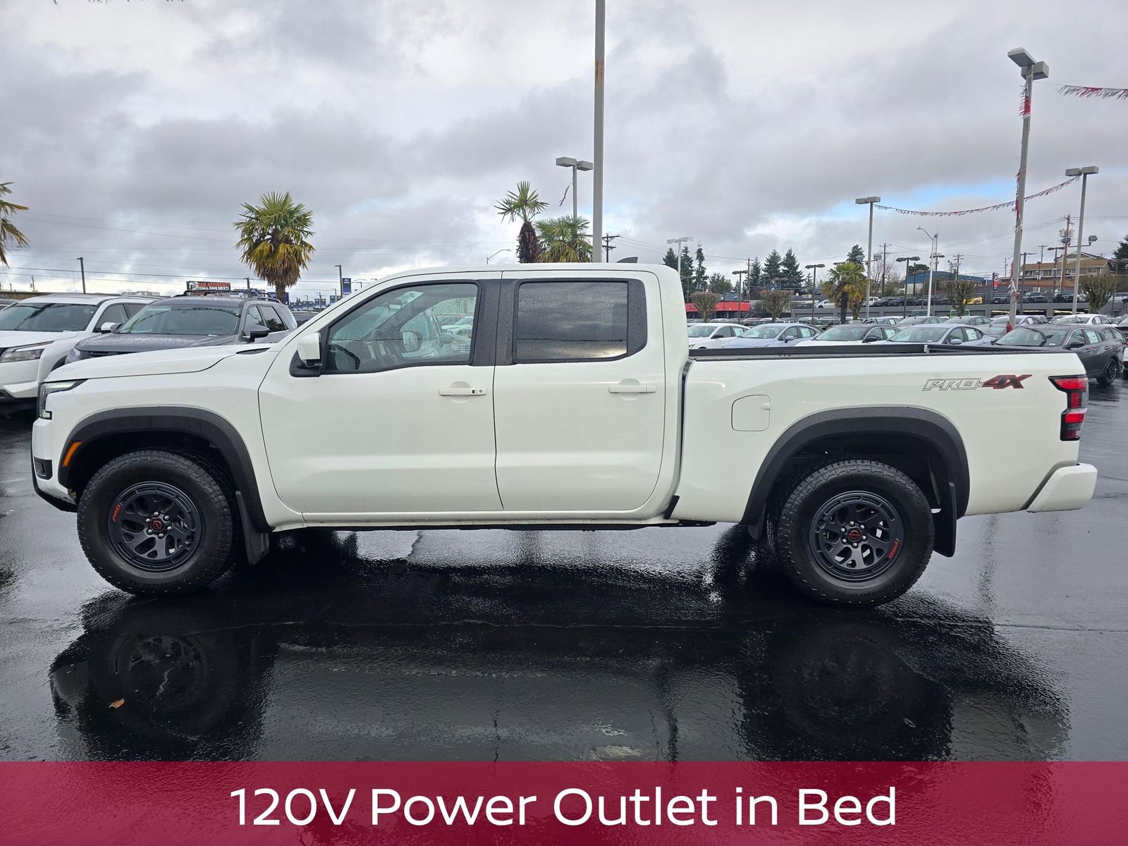 Used 2025 Nissan Frontier PRO-4X w/ Pro Convenience Package image 11