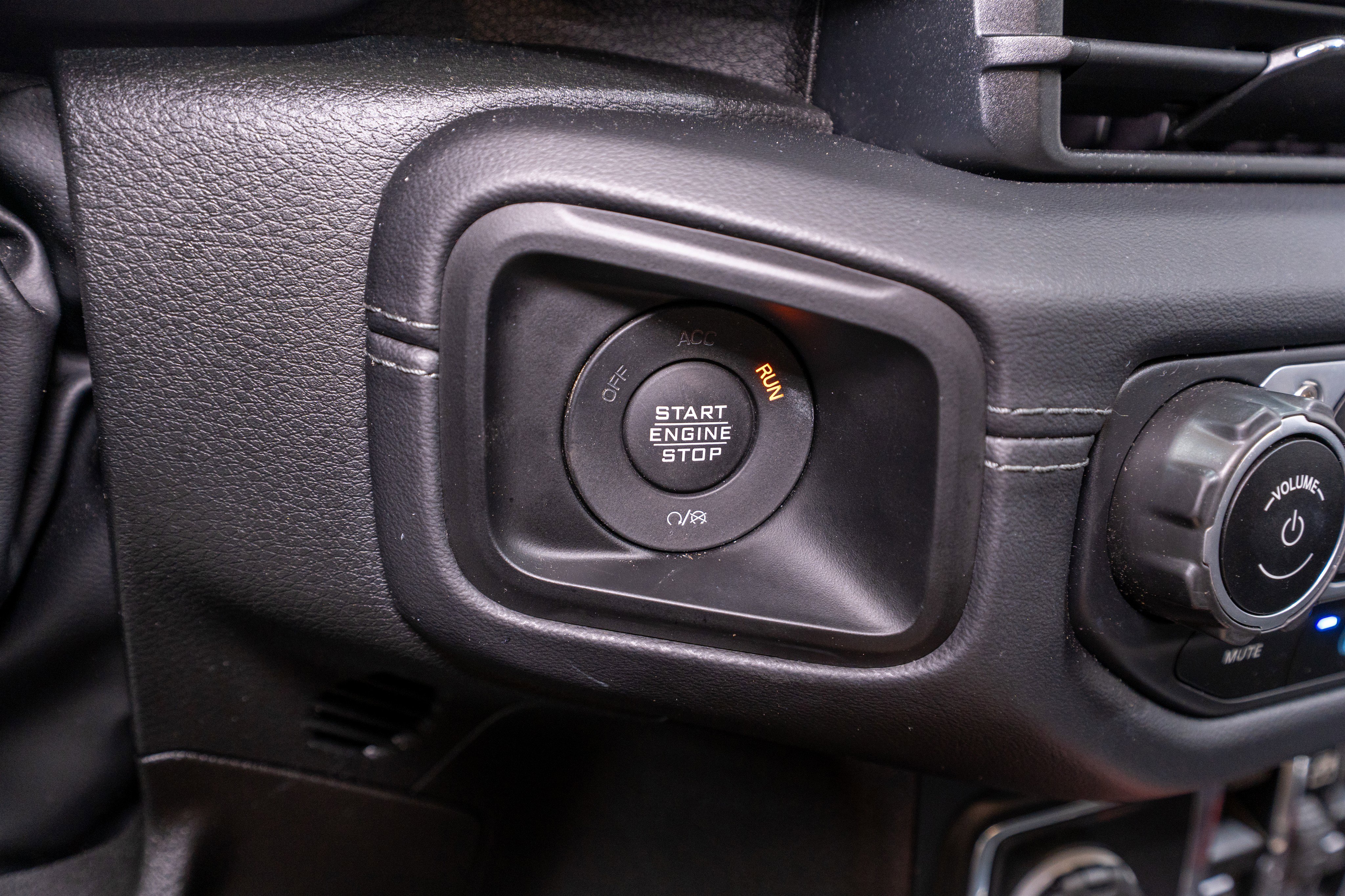 Used 2025 Jeep Wrangler Sahara w/ Safety Group image 30