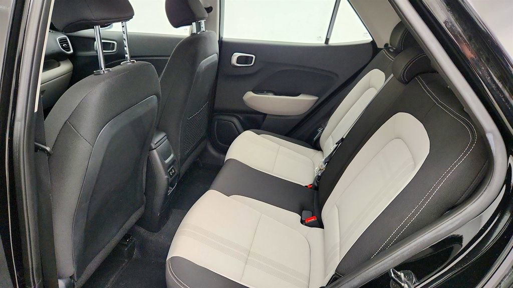 Used 2024 Hyundai Venue SEL image 21