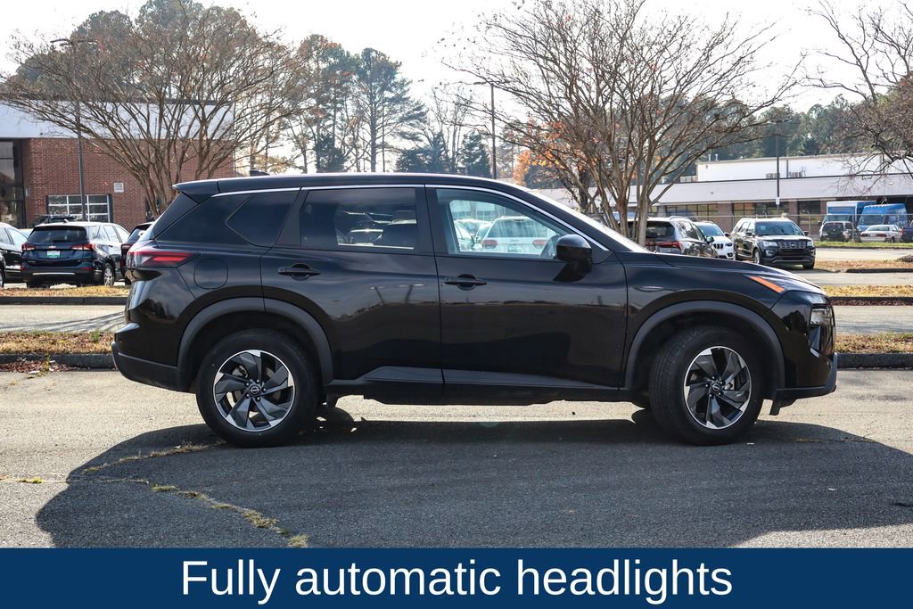 Used 2024 Nissan Rogue SV image 9