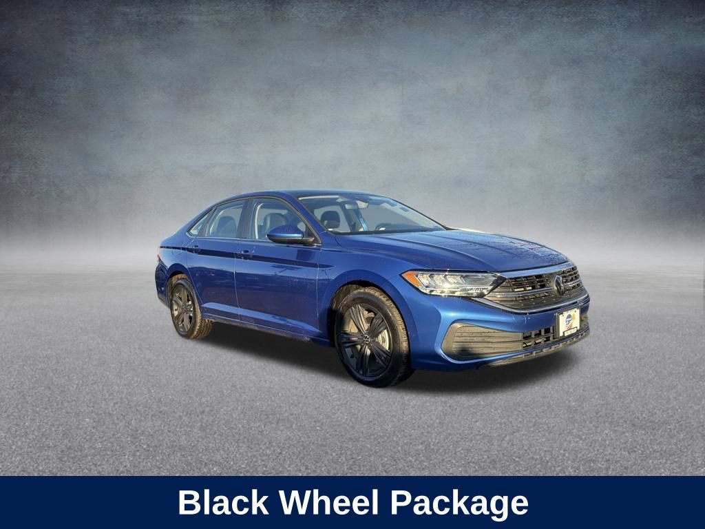 Used 2023 Volkswagen Jetta SE w/ Panoramic Sunroof Package image 9