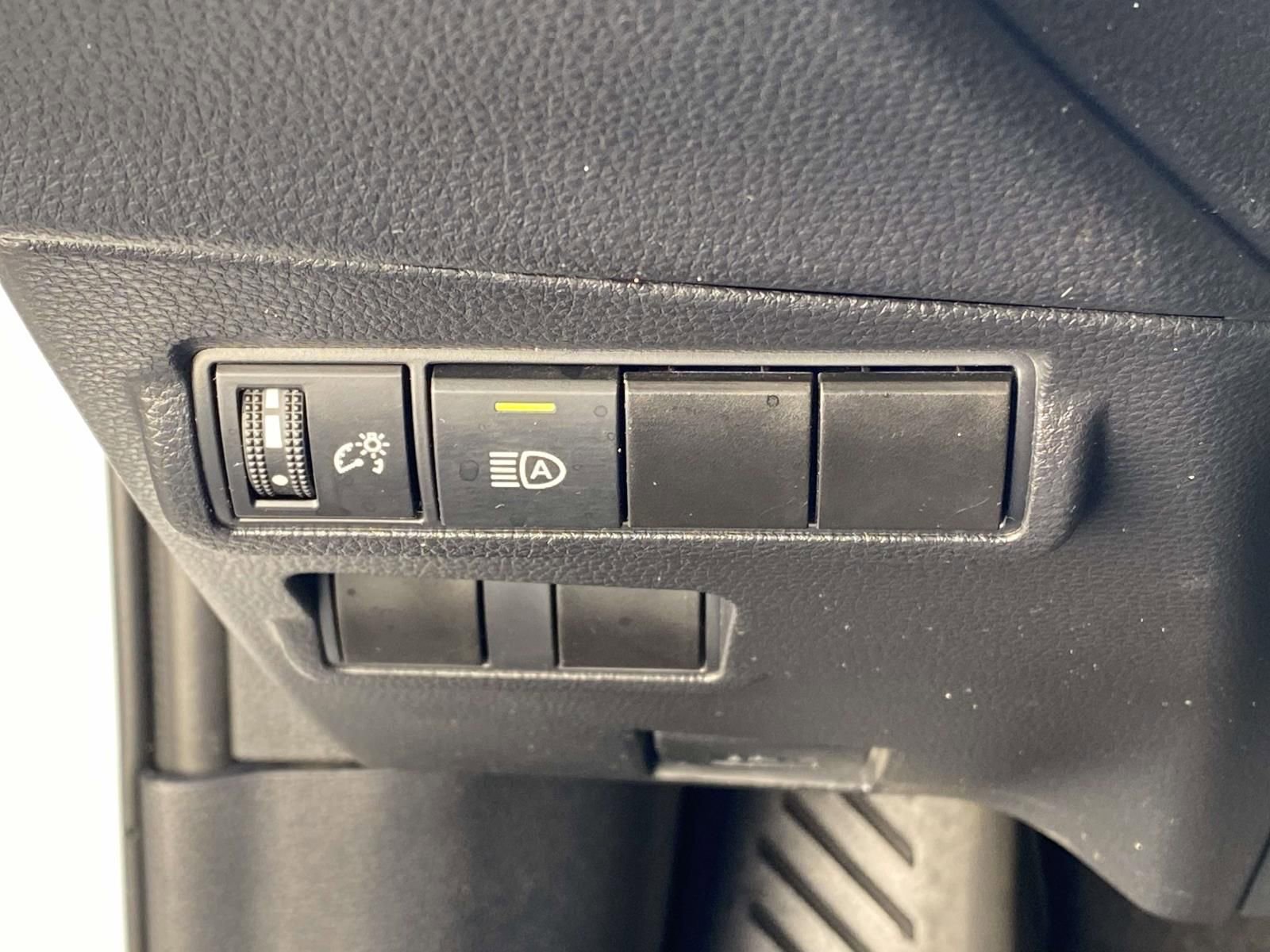 Used 2025 Toyota Corolla Cross LE FWD image 18