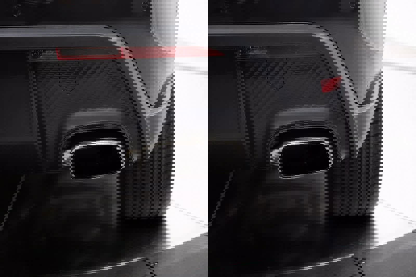 Certified 2025 Porsche Macan image 37